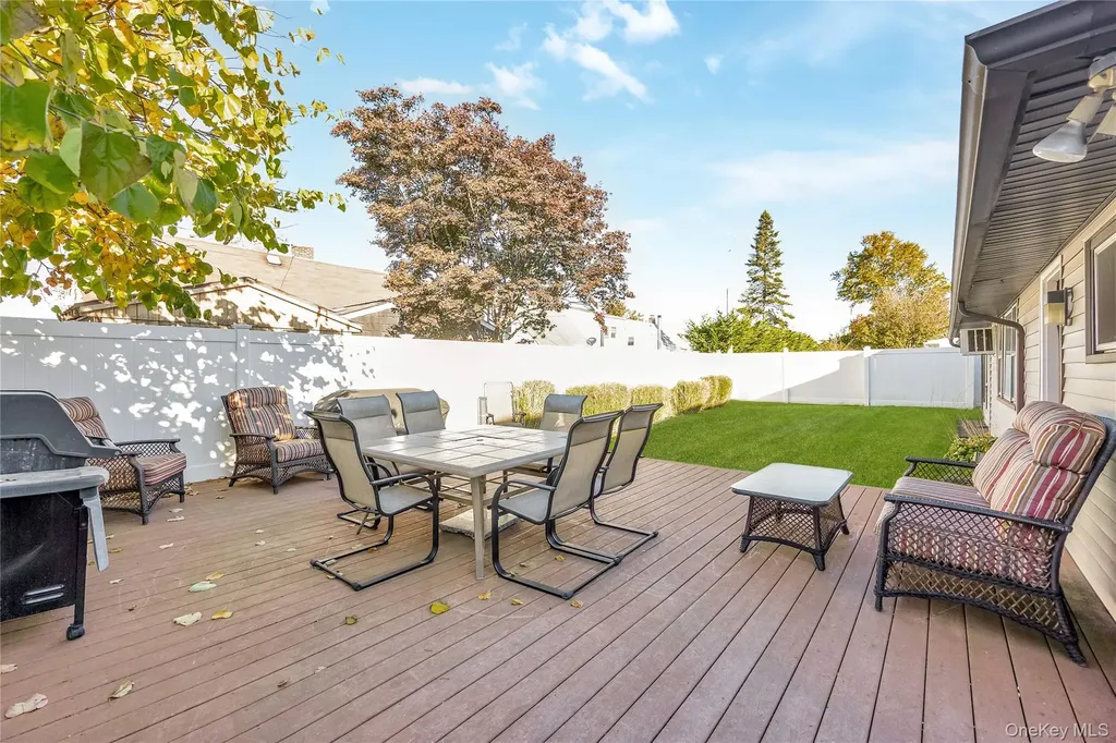 44 Sparrow Lane Levittown NY 11756