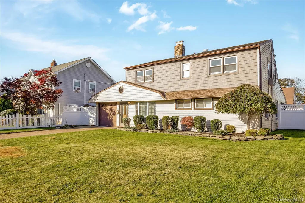 44 Sparrow Lane Levittown NY 11756