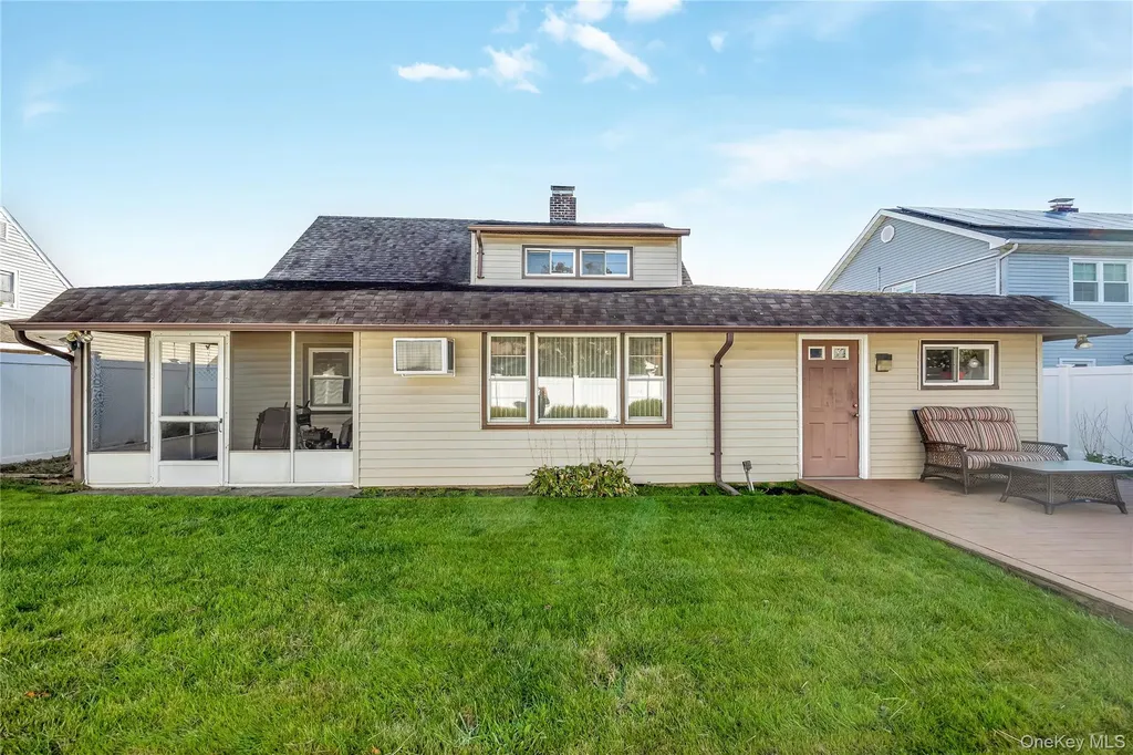 44 Sparrow Lane Levittown NY 11756