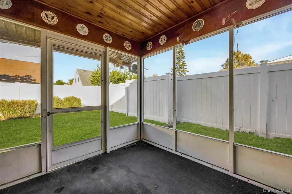 44 Sparrow Lane Levittown NY 11756