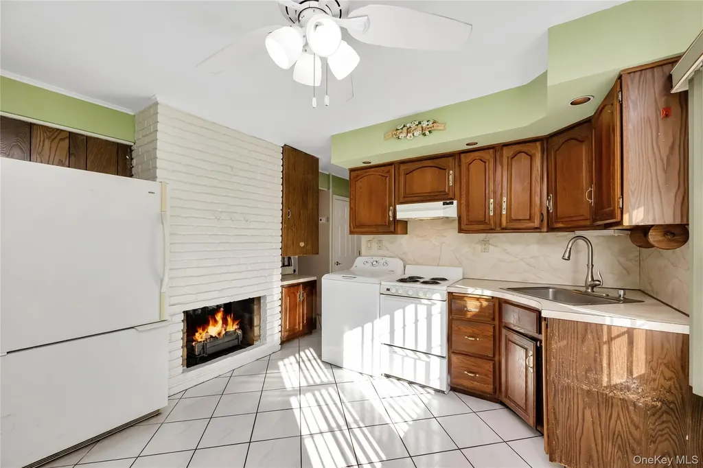 44 Sparrow Lane Levittown NY 11756