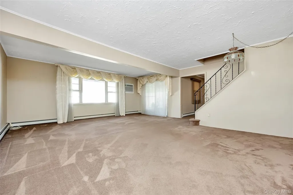 44 Sparrow Lane Levittown NY 11756