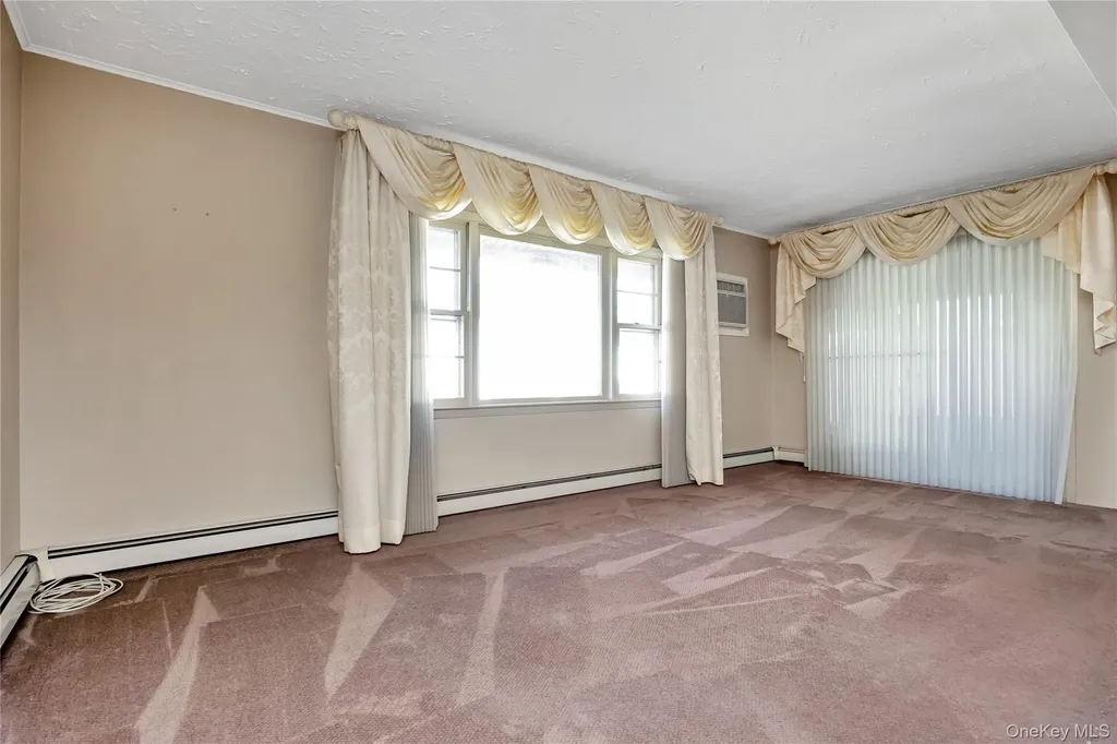 44 Sparrow Lane Levittown NY 11756