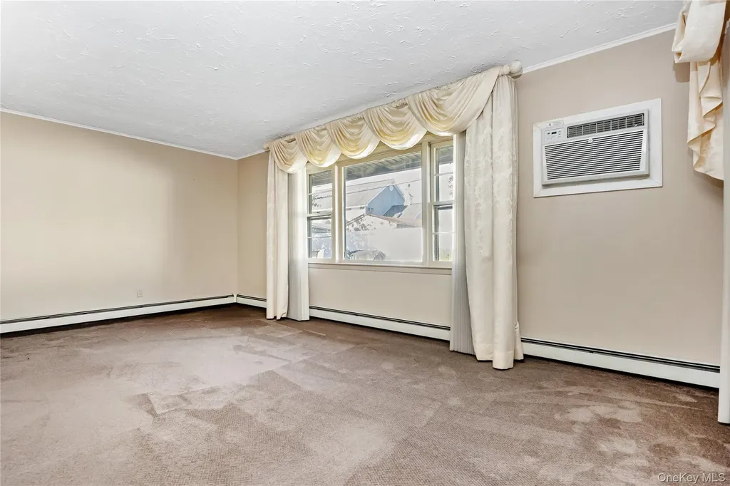 44 Sparrow Lane Levittown NY 11756