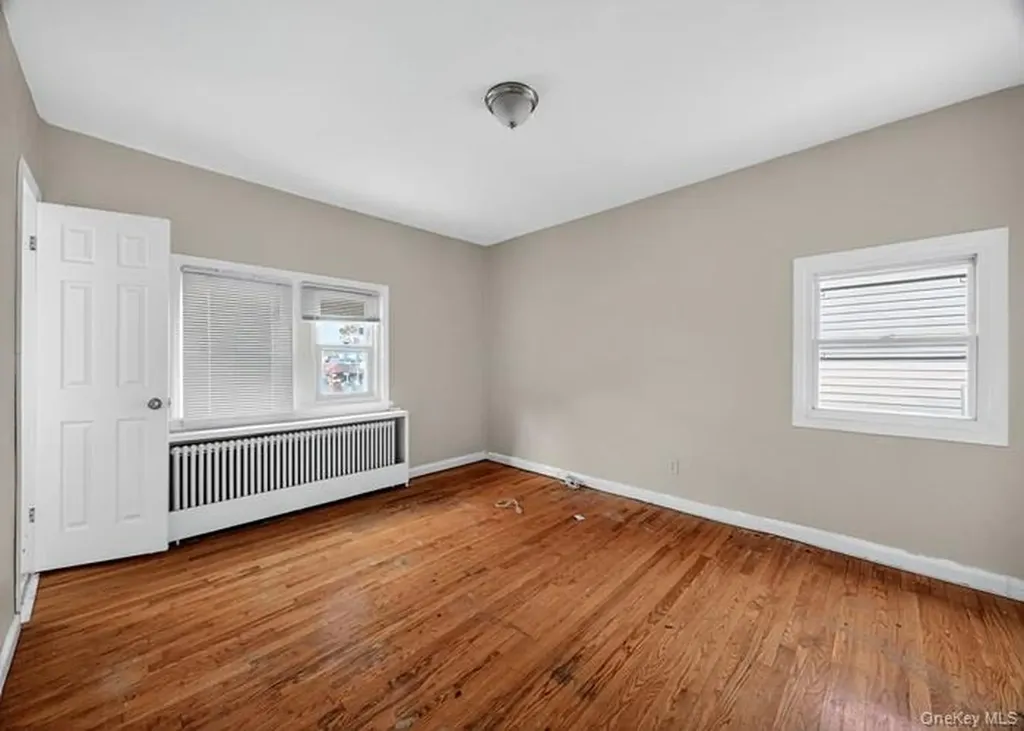 166 Jerome Avenue Staten Island NY 10305