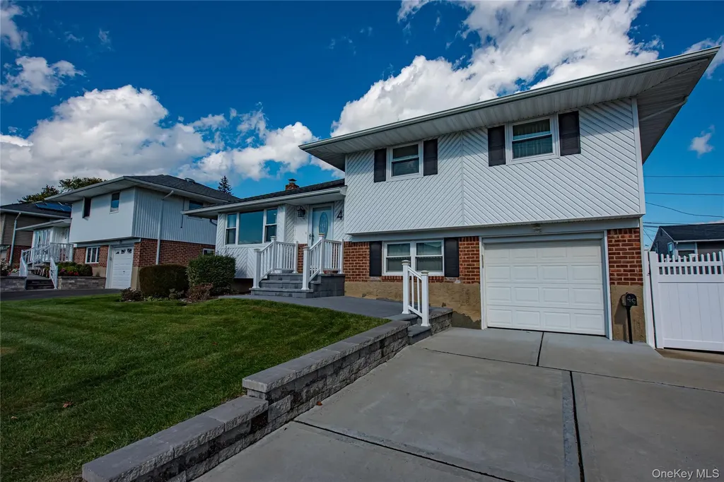 49 Spector Lane Plainview NY 11803