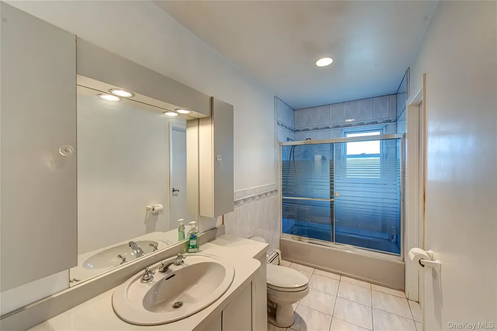 49 Spector Lane Plainview NY 11803