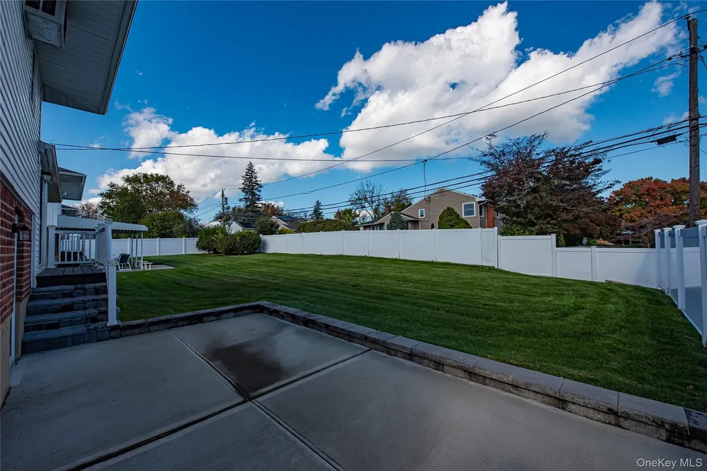 49 Spector Lane Plainview NY 11803