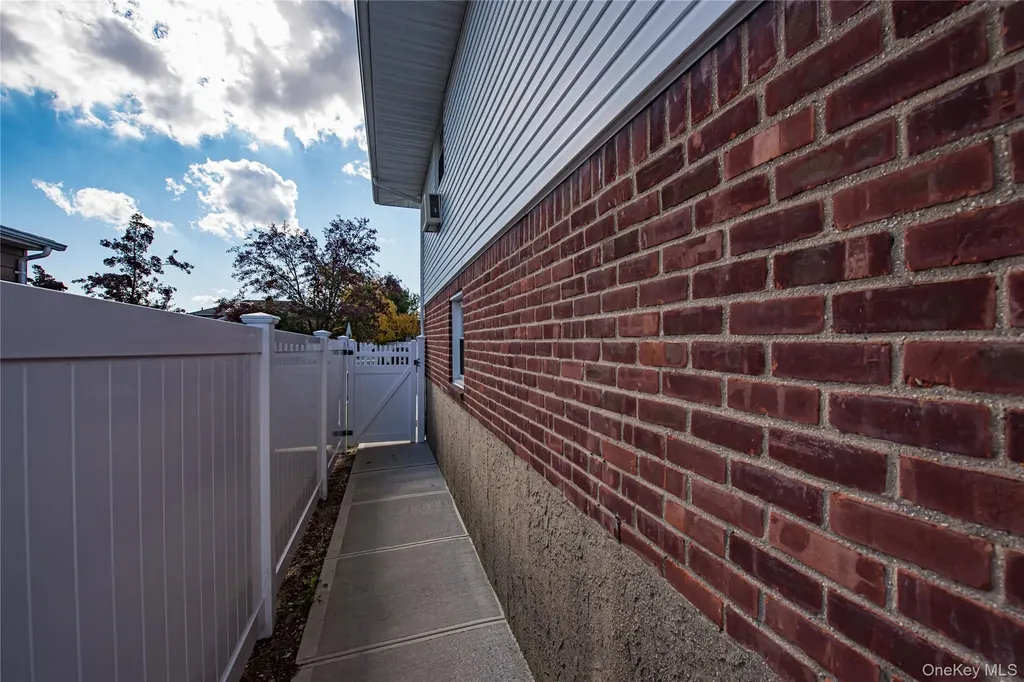 49 Spector Lane Plainview NY 11803