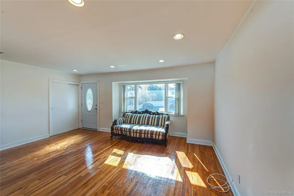 49 Spector Lane Plainview NY 11803