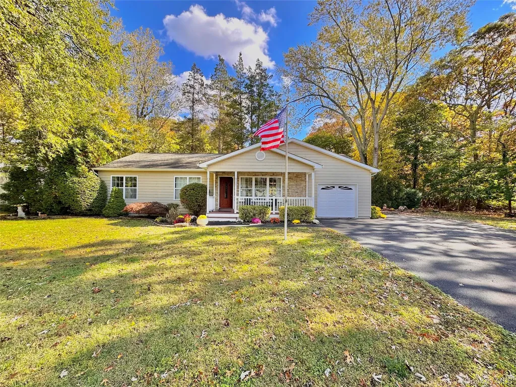 59 Hammond Lane Centereach NY 11720