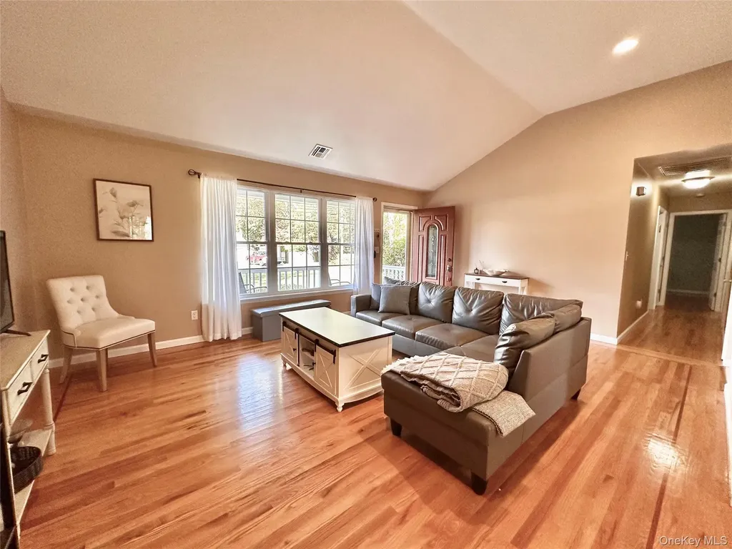 59 Hammond Lane Centereach NY 11720