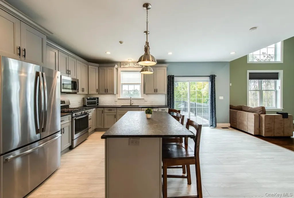 140 Stratford Drive Poughkeepsie NY 12603