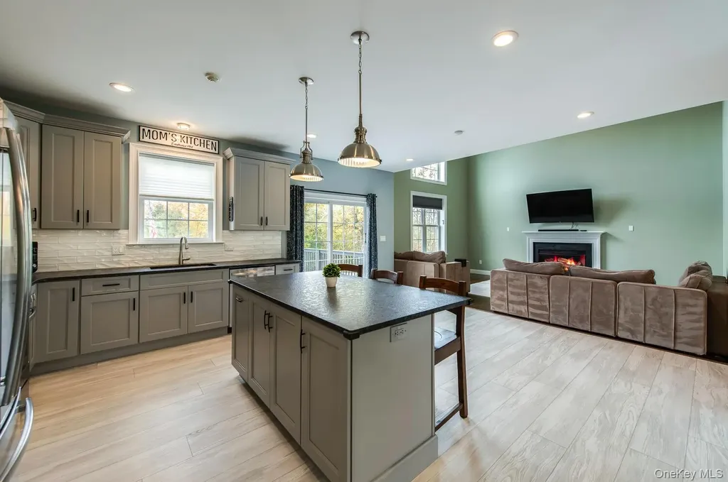 140 Stratford Drive Poughkeepsie NY 12603