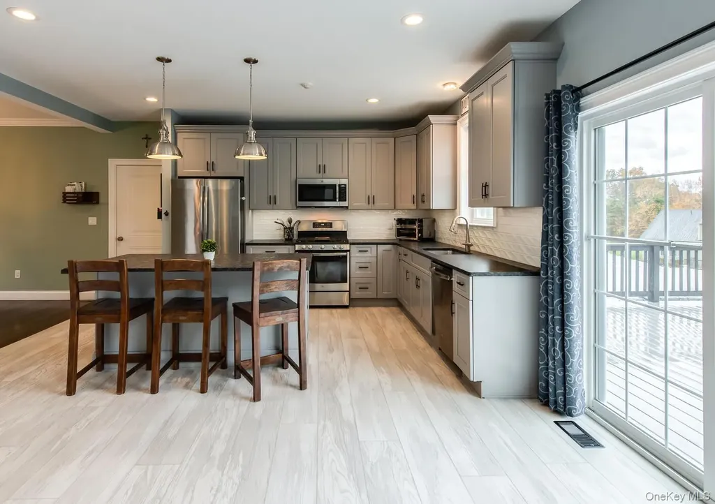 140 Stratford Drive Poughkeepsie NY 12603