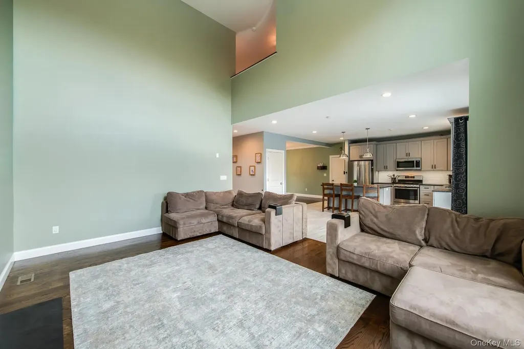140 Stratford Drive Poughkeepsie NY 12603