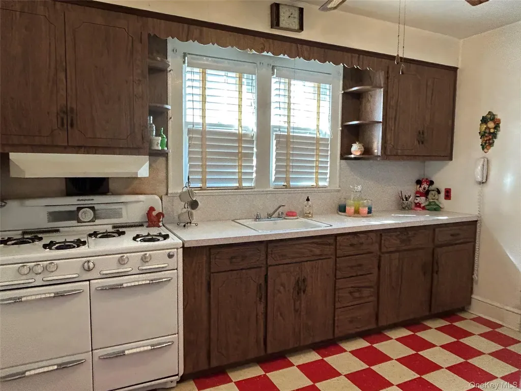 40 Lafayette Avenue Westbury NY 11590