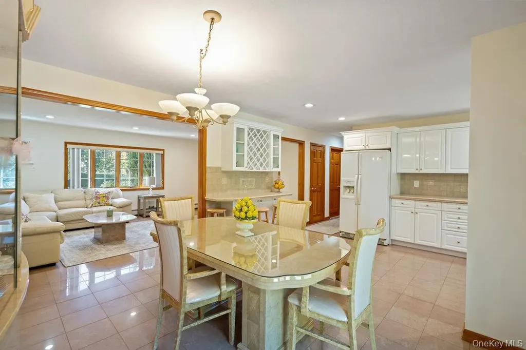 91 15th Avenue West Babylon NY 11704