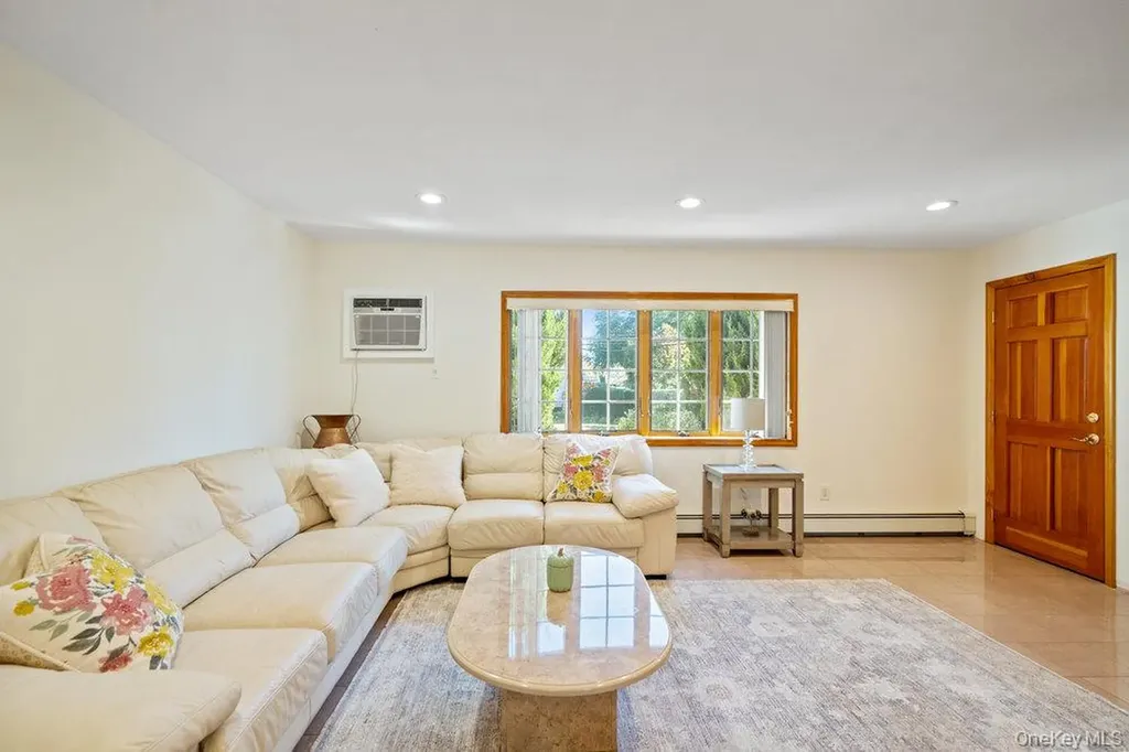 91 15th Avenue West Babylon NY 11704