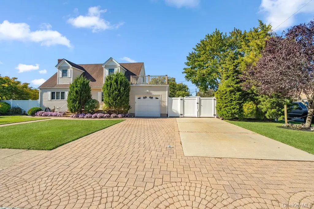 91 15th Avenue West Babylon NY 11704