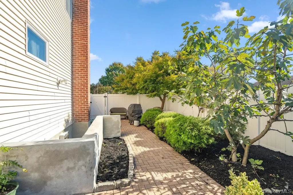 91 15th Avenue West Babylon NY 11704