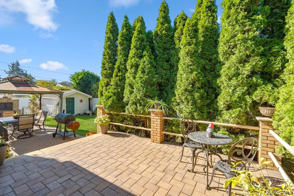 91 15th Avenue West Babylon NY 11704