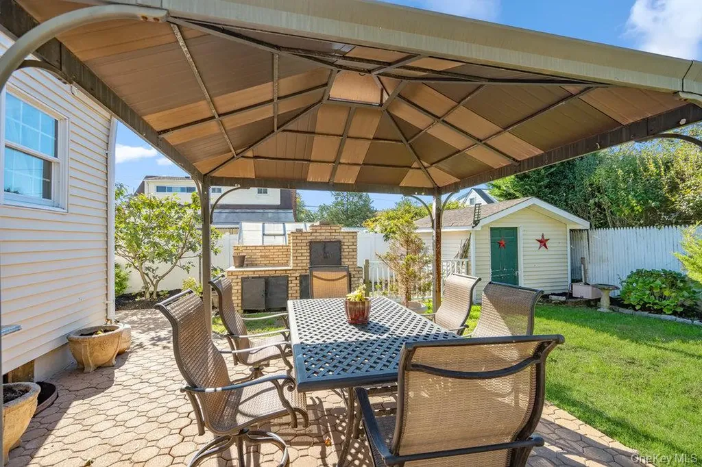 91 15th Avenue West Babylon NY 11704