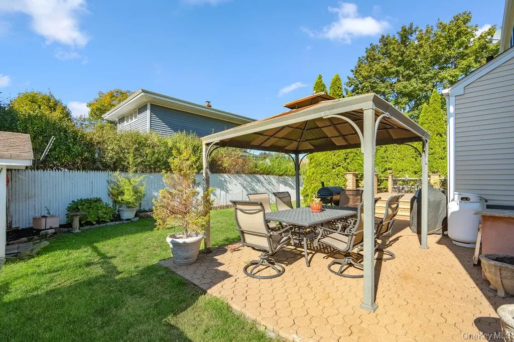 91 15th Avenue West Babylon NY 11704