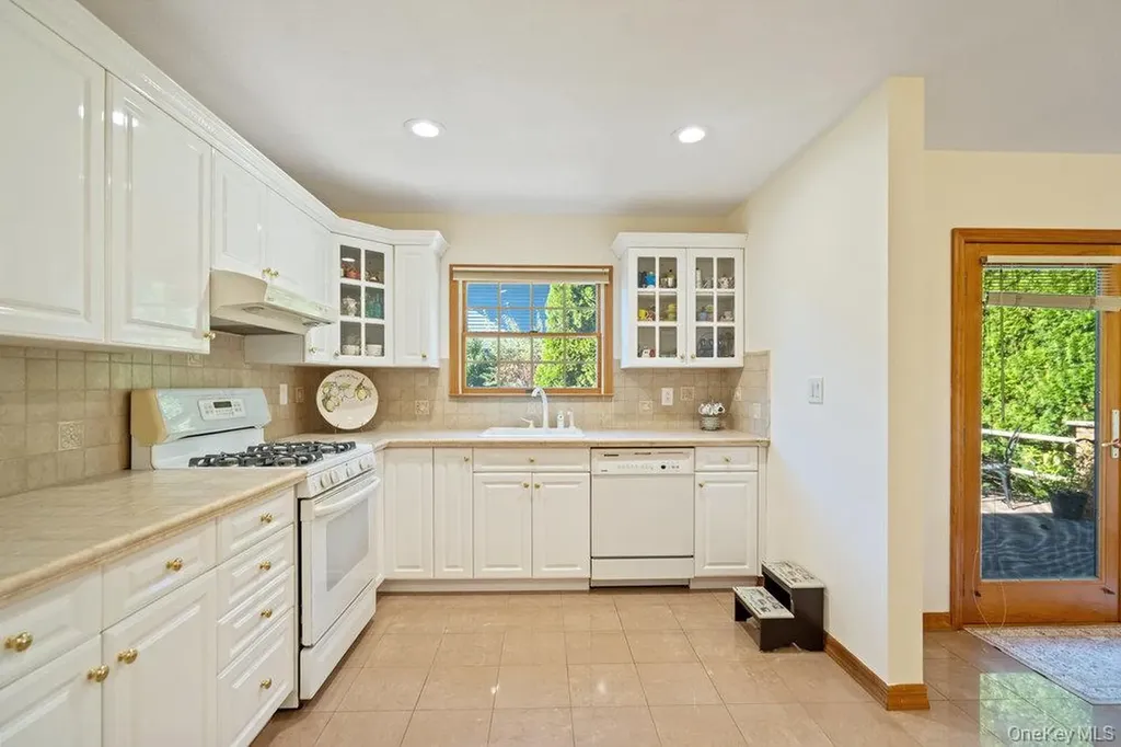 91 15th Avenue West Babylon NY 11704