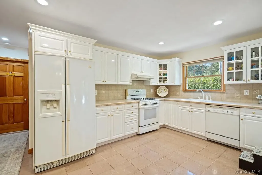 91 15th Avenue West Babylon NY 11704