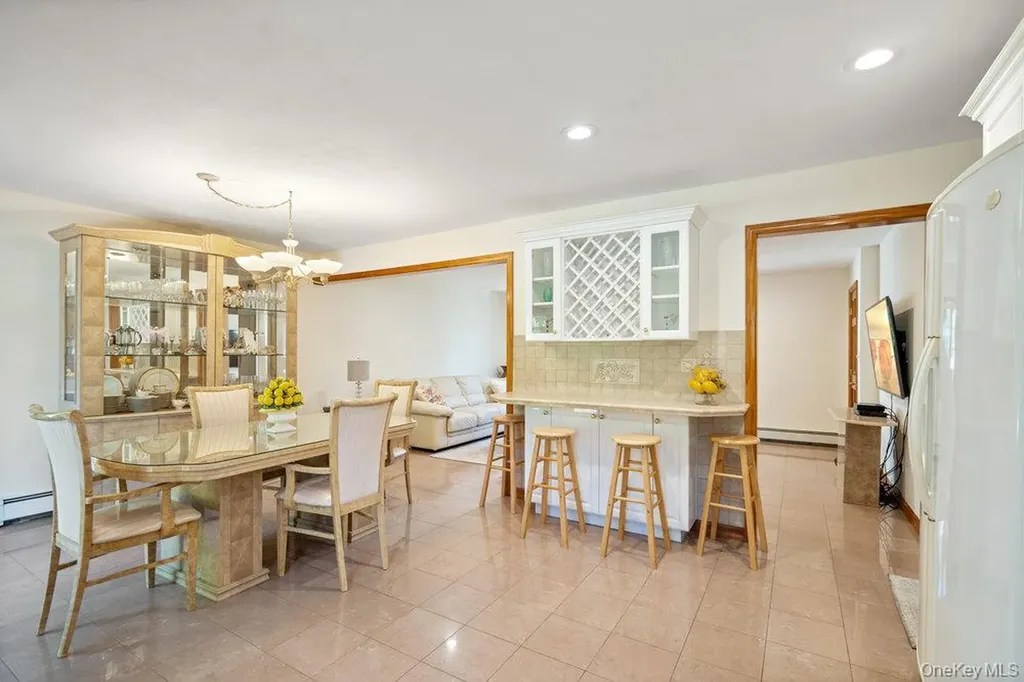 91 15th Avenue West Babylon NY 11704