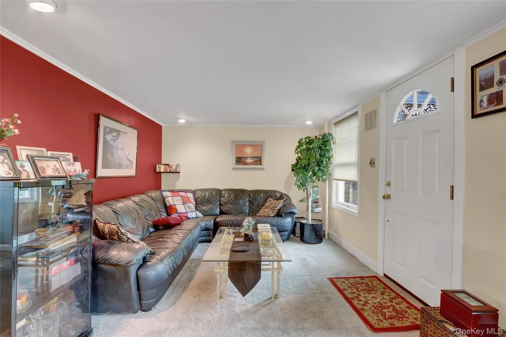 25 Sunnybrook Drive E Oceanside NY 11572