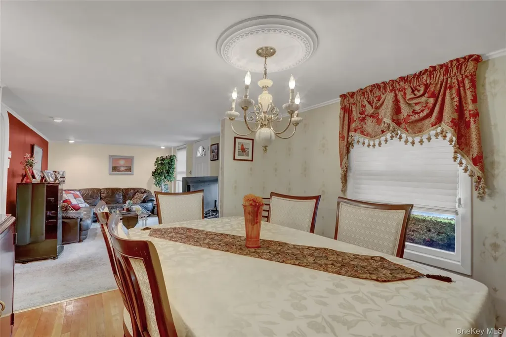 25 Sunnybrook Drive E Oceanside NY 11572