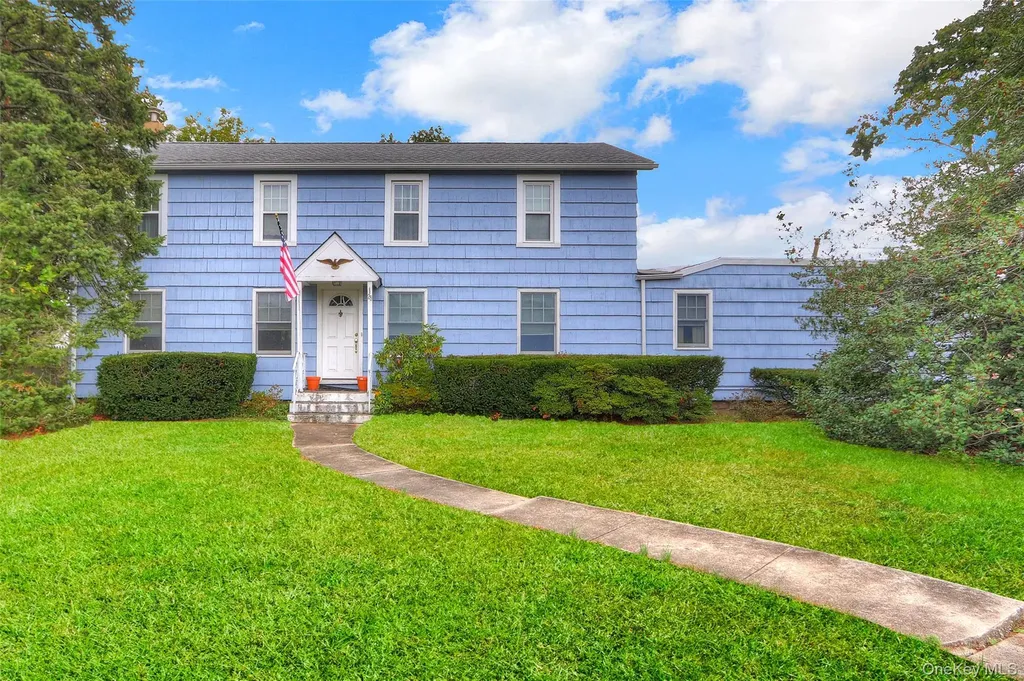 25 Sunnybrook Drive E Oceanside NY 11572