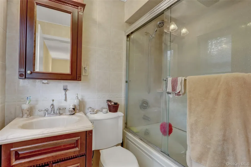 25 Sunnybrook Drive E Oceanside NY 11572
