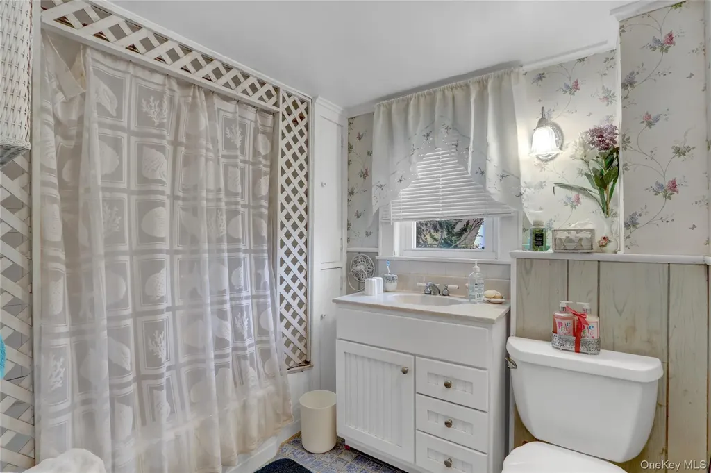 25 Sunnybrook Drive E Oceanside NY 11572