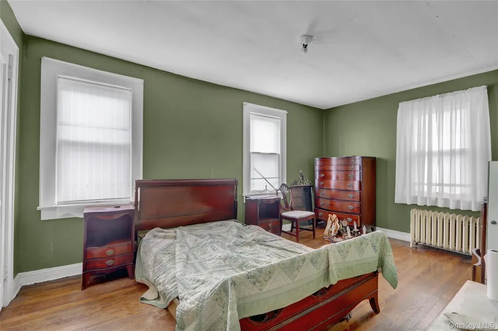 25 Sunnybrook Drive E Oceanside NY 11572