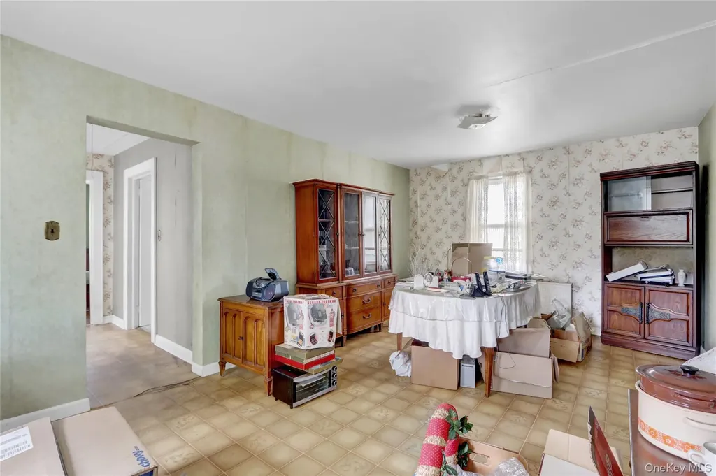 25 Sunnybrook Drive E Oceanside NY 11572