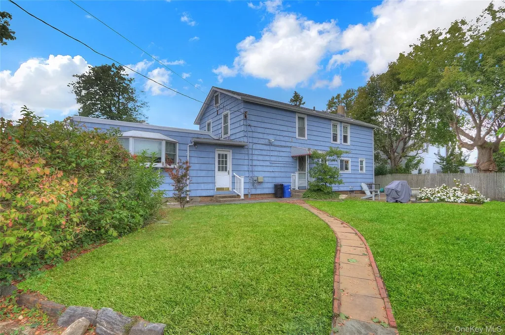 25 Sunnybrook Drive E Oceanside NY 11572