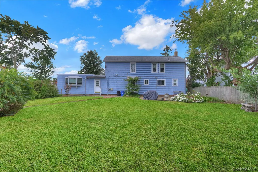 25 Sunnybrook Drive E Oceanside NY 11572