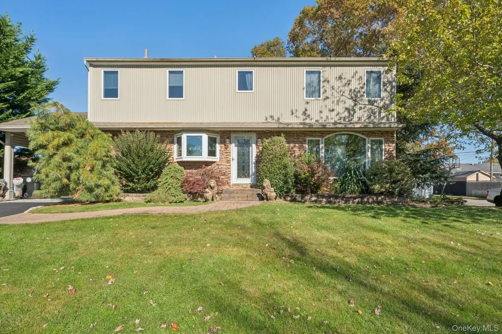 23 Windsor Street Islip NY 11751