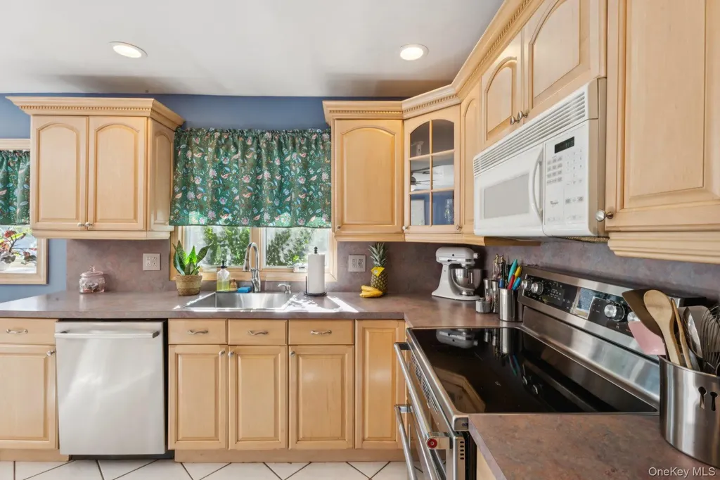 23 Windsor Street Islip NY 11751