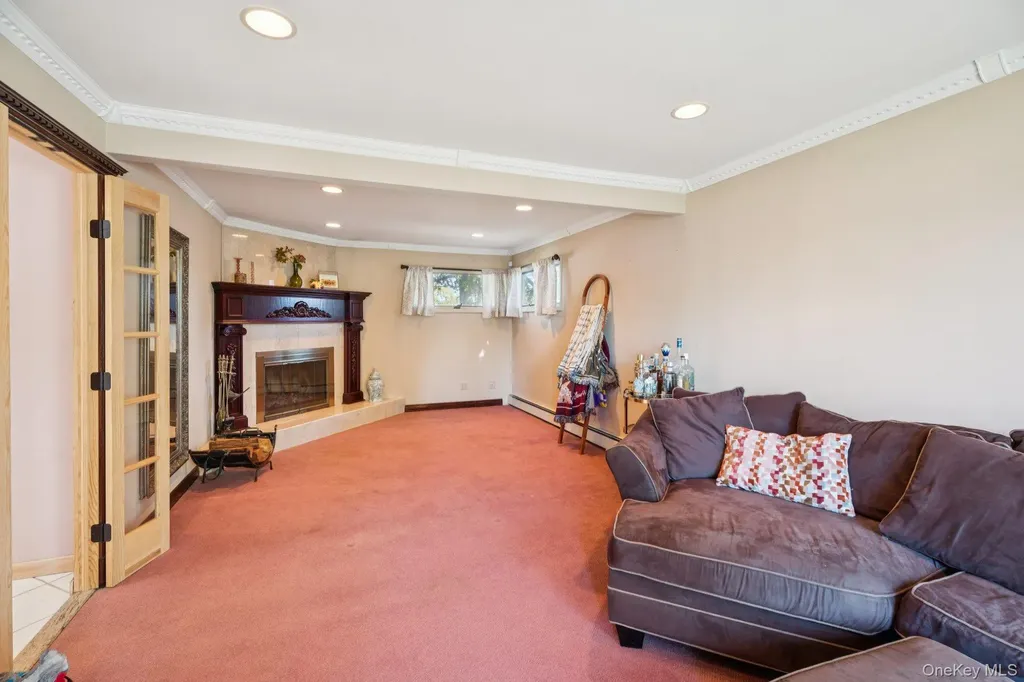23 Windsor Street Islip NY 11751