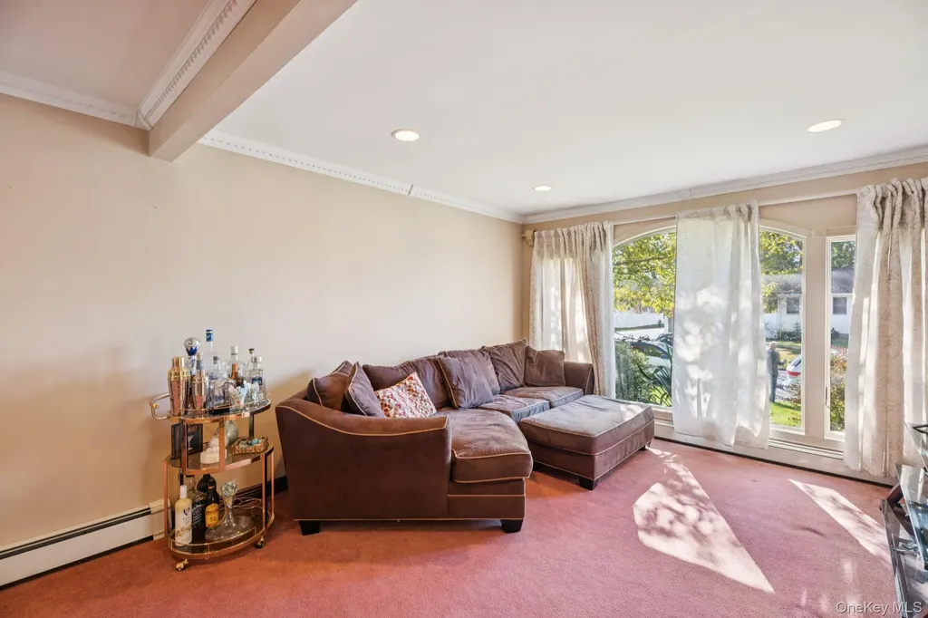23 Windsor Street Islip NY 11751