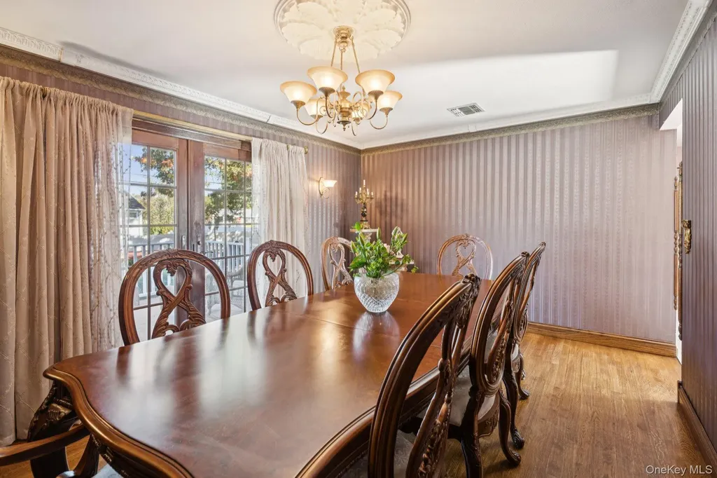23 Windsor Street Islip NY 11751