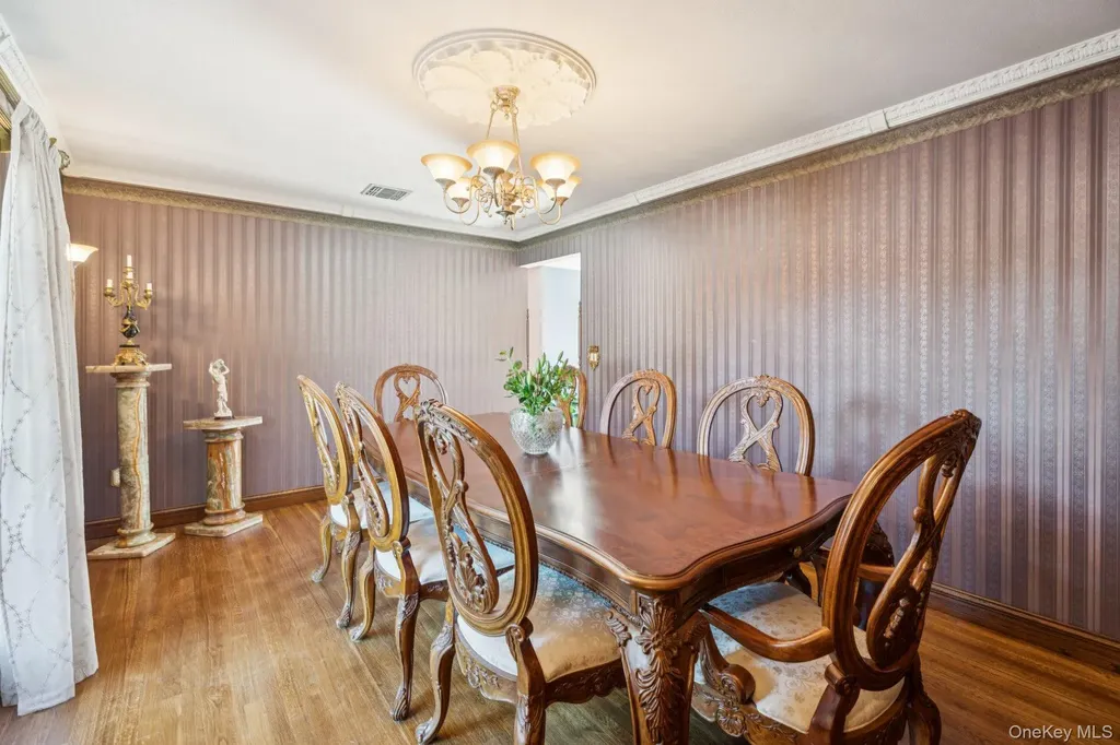 23 Windsor Street Islip NY 11751