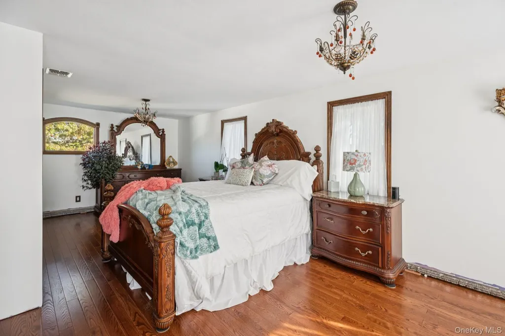 23 Windsor Street Islip NY 11751