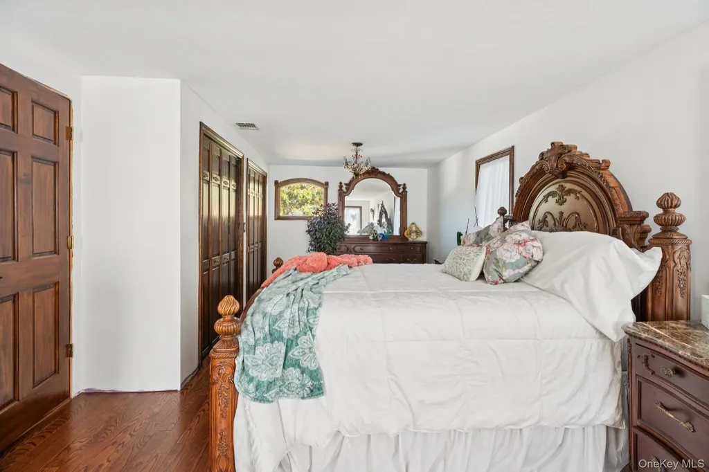 23 Windsor Street Islip NY 11751