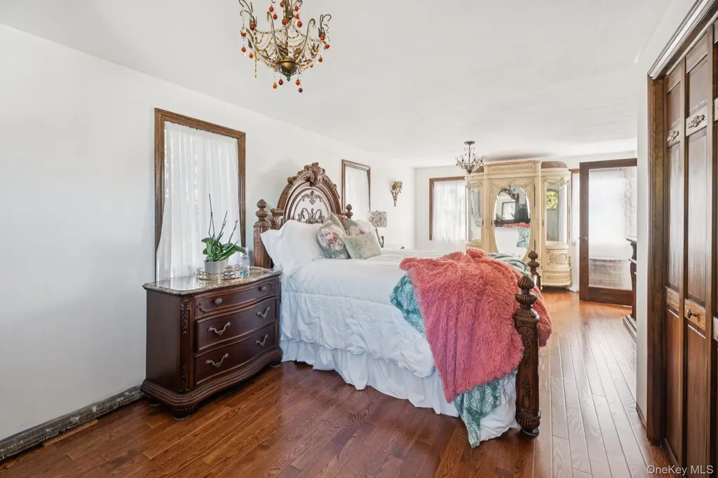 23 Windsor Street Islip NY 11751