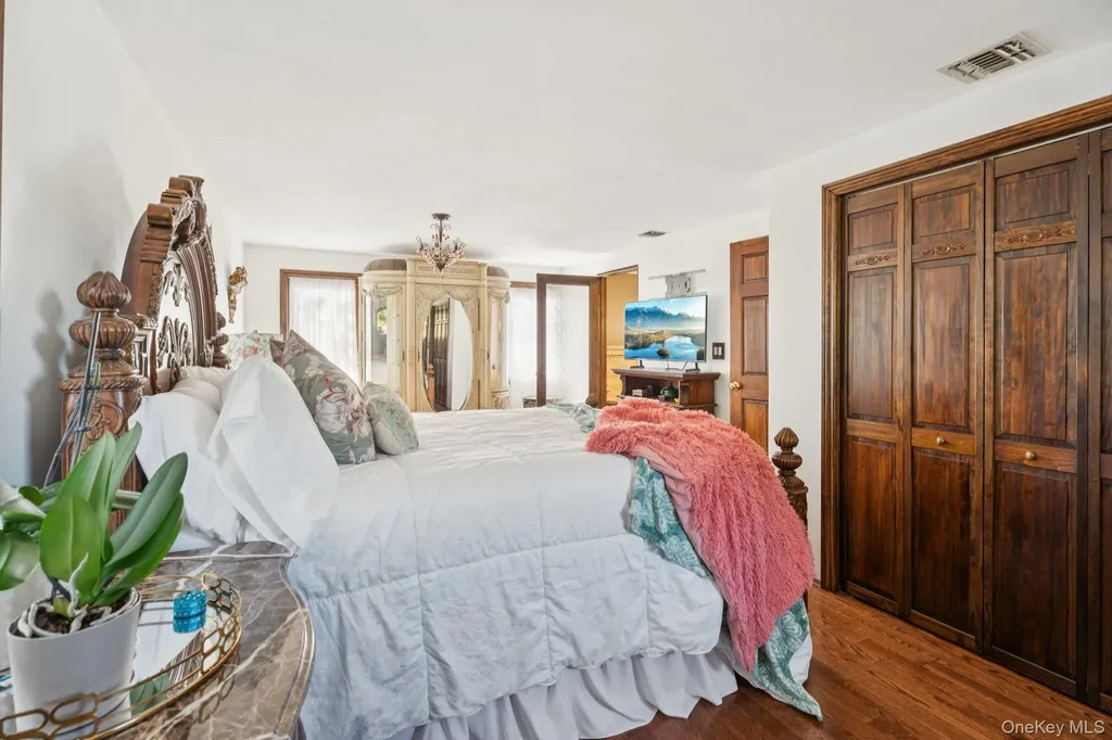 23 Windsor Street Islip NY 11751